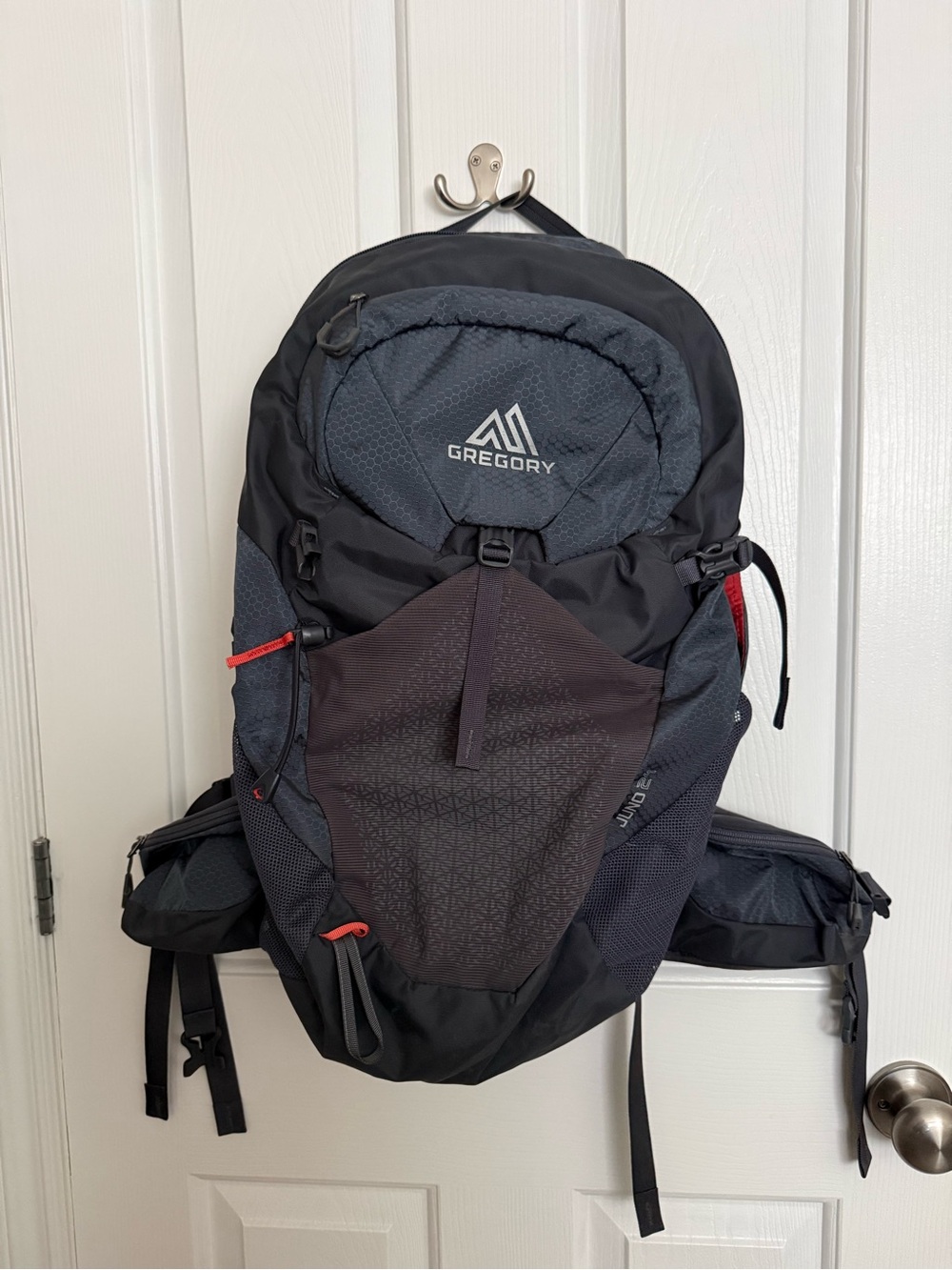 Gregory Juno 24 Men’s Black and Charcoal Hiking Backpack